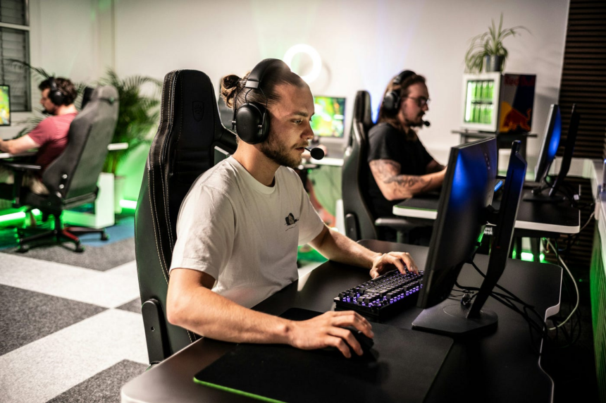 10 Ways AI Gives Competitive Gamers Unfair Edge in 2026